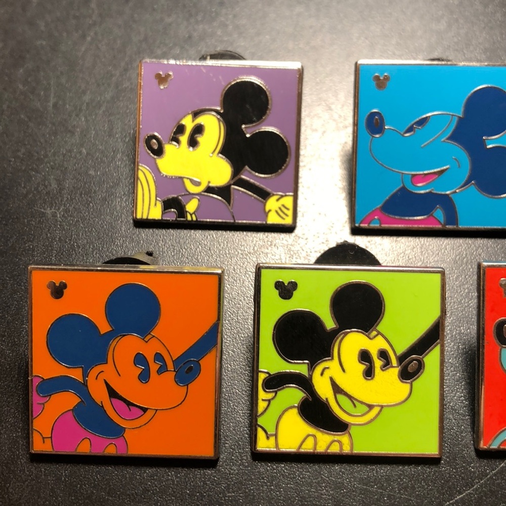 Disney Pins - Picture 2 of 4